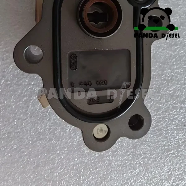 bomba de engrenagem de alimentação de combustível e transmissão Bosch 0440020111 21121017151 51111037797 d0836loh64 4989266 para caminhão MAN Cummins Komatsu TGL TGM escavadeira de esteira PC200 PC220 fabricante